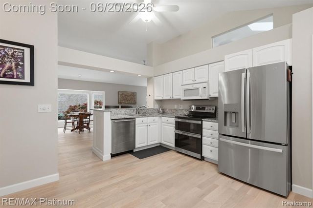 814 Whisperwood Drive, Fenton, MI 48430