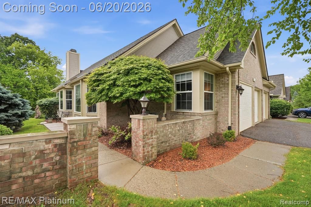 814 Whisperwood Drive, Fenton, MI 48430