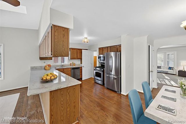 1509 Yorkshire Road, Birmingham, MI 48009