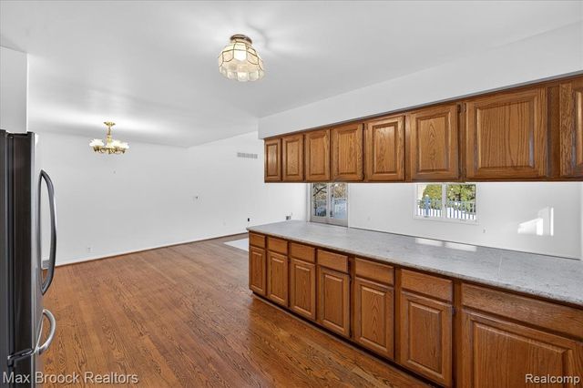 1509 Yorkshire Road, Birmingham, MI 48009