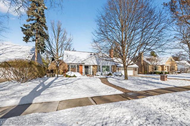 1509 Yorkshire Road, Birmingham, MI 48009