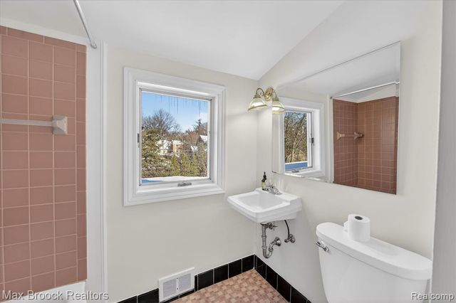 1509 Yorkshire Road, Birmingham, MI 48009