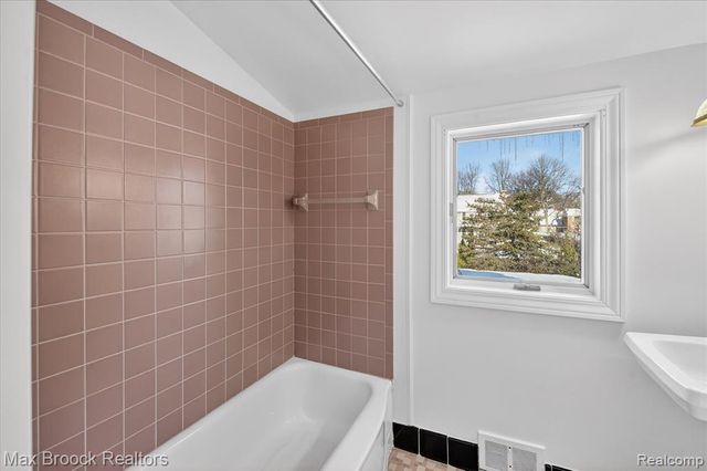 1509 Yorkshire Road, Birmingham, MI 48009