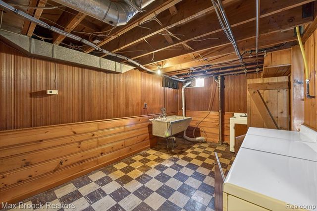 1509 Yorkshire Road, Birmingham, MI 48009