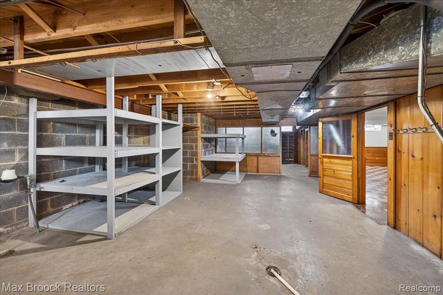 1509 Yorkshire Road, Birmingham, MI 48009