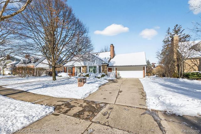 1509 Yorkshire Road, Birmingham, MI 48009