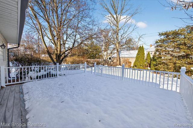 1509 Yorkshire Road, Birmingham, MI 48009