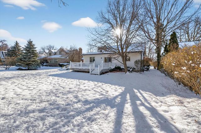 1509 Yorkshire Road, Birmingham, MI 48009