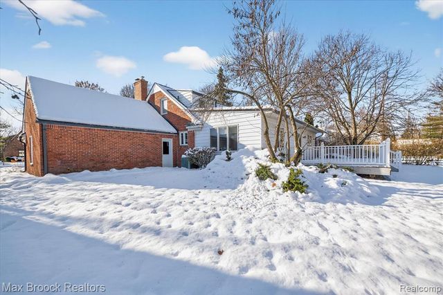 1509 Yorkshire Road, Birmingham, MI 48009