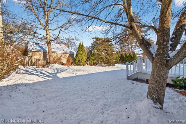 1509 Yorkshire Road, Birmingham, MI 48009