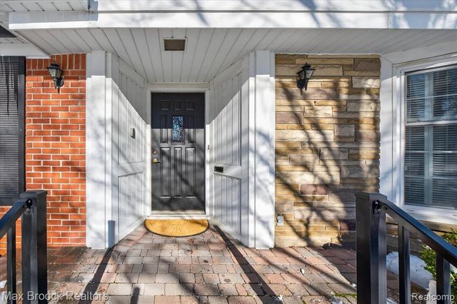 1509 Yorkshire Road, Birmingham, MI 48009