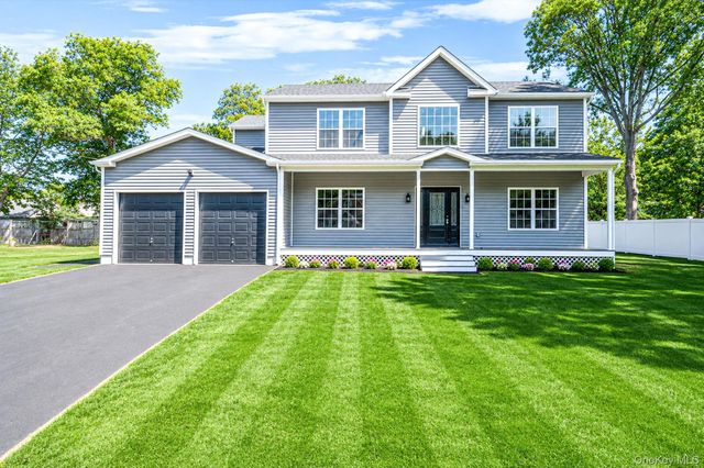 11 Henry Avenue, Ronkonkoma, NY 11779