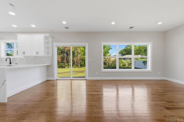 11 Henry Avenue, Ronkonkoma, NY 11779