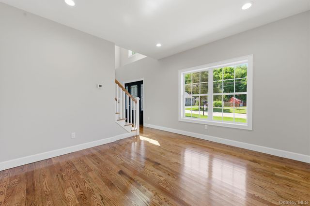 11 Henry Avenue, Ronkonkoma, NY 11779