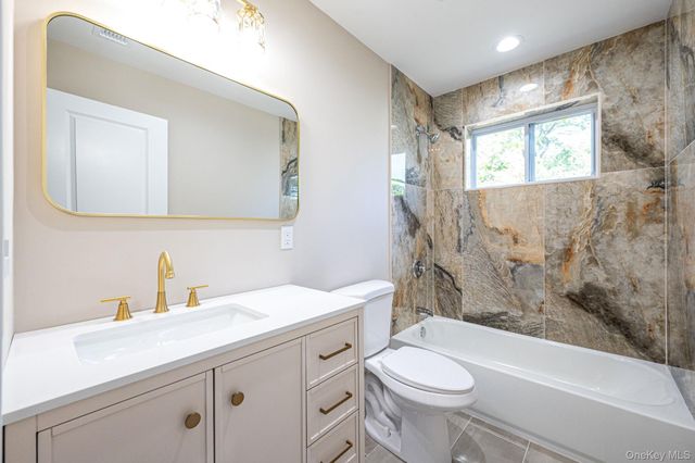 11 Henry Avenue, Ronkonkoma, NY 11779
