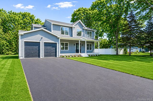 11 Henry Avenue, Ronkonkoma, NY 11779