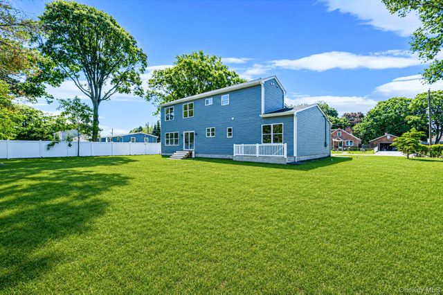 11 Henry Avenue, Ronkonkoma, NY 11779