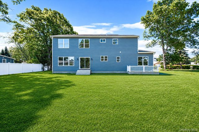 11 Henry Avenue, Ronkonkoma, NY 11779