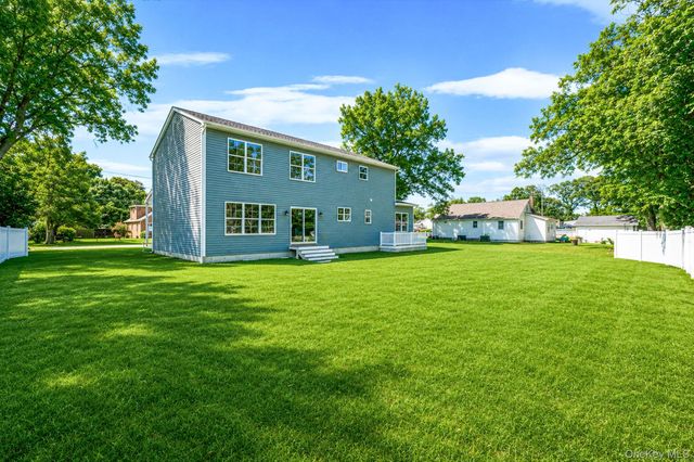 11 Henry Avenue, Ronkonkoma, NY 11779