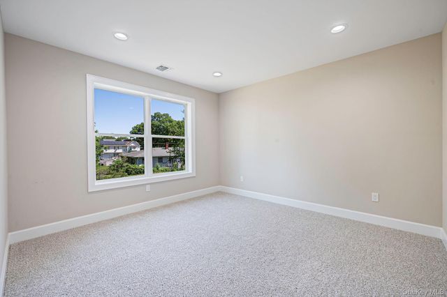 11 Henry Avenue, Ronkonkoma, NY 11779