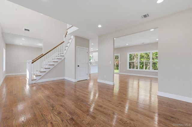 11 Henry Avenue, Ronkonkoma, NY 11779