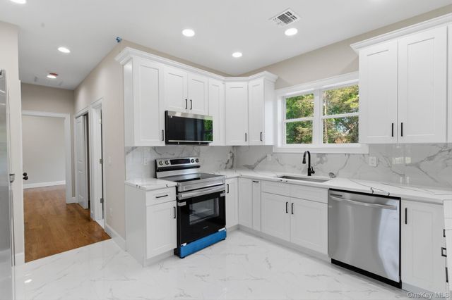 11 Henry Avenue, Ronkonkoma, NY 11779