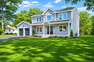 11 Henry Avenue, Ronkonkoma, NY 11779
