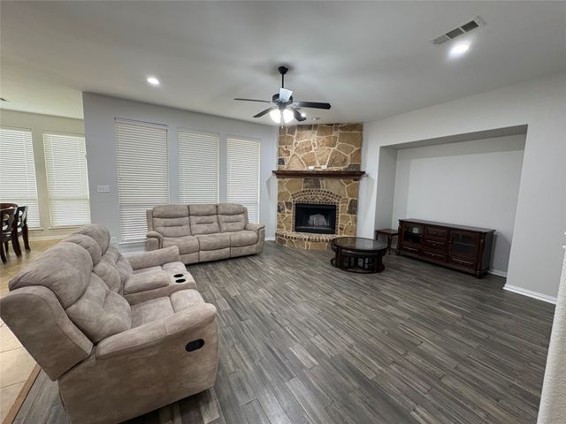 1006 Knoxbridge Road, Forney, TX 75126