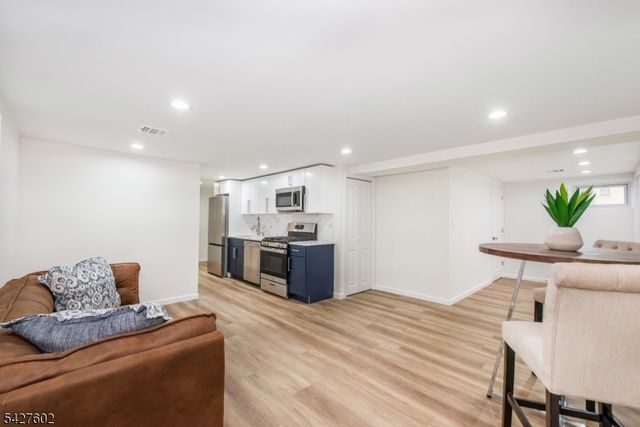 38 Mountainview Ave, East Orange City, NJ 07018