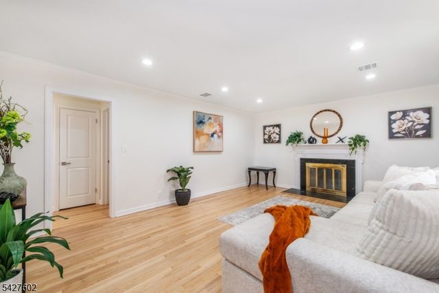 38 Mountainview Ave, East Orange City, NJ 07018