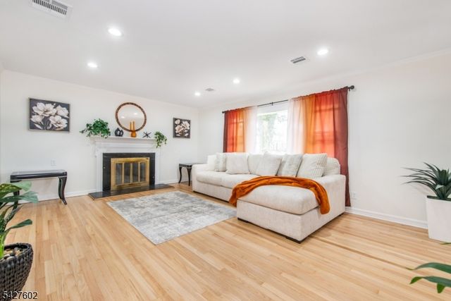 38 Mountainview Ave, East Orange City, NJ 07018