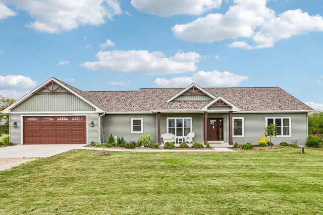N8069 Springer ROAD, Lake Mills, WI 53551
