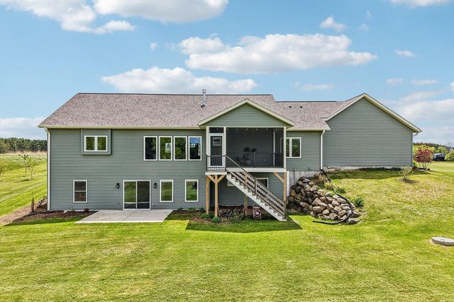 N8069 Springer ROAD, Lake Mills, WI 53551