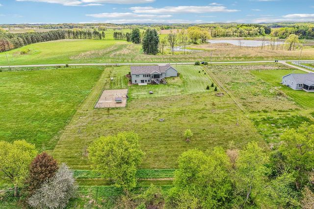 N8069 Springer ROAD, Lake Mills, WI 53551