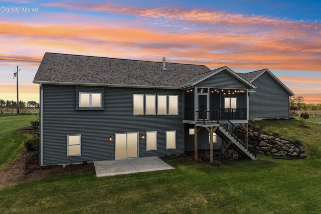 N8069 Springer ROAD, Lake Mills, WI 53551