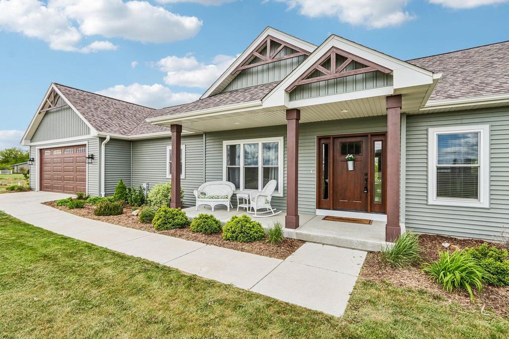 N8069 Springer ROAD, Lake Mills, WI 53551