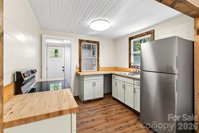 488 Cad Campbell Road, Bakersville, NC 28705
