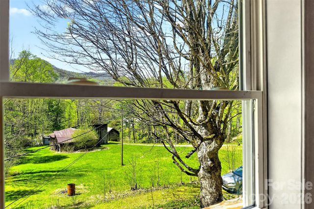 488 Cad Campbell Road, Bakersville, NC 28705