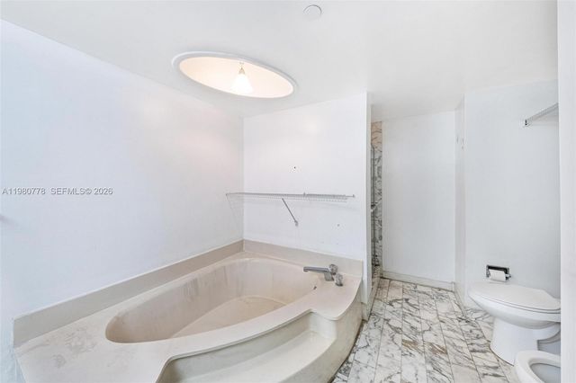 2000 Towerside Ter 412, Miami, FL 33138