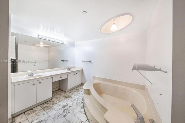 2000 Towerside Ter 412, Miami, FL 33138