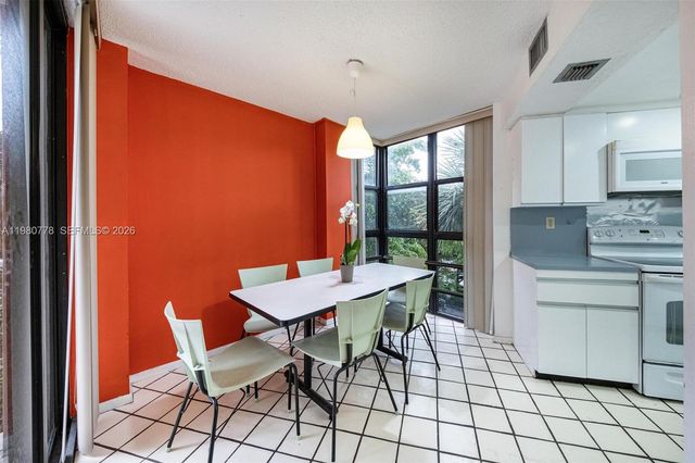 2000 Towerside Ter 412, Miami, FL 33138