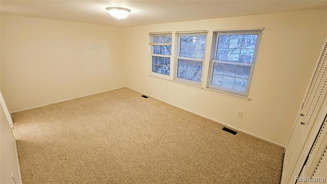 19707 Hayes, Northville, MI 48167