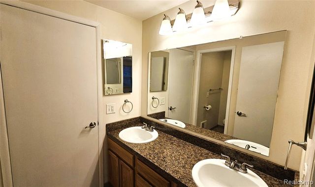 19707 Hayes, Northville, MI 48167