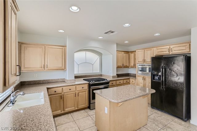 10884 Royal Highlands Street, Las Vegas, NV 89141