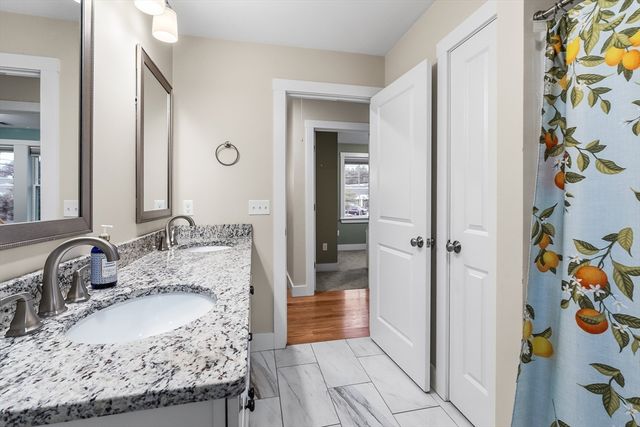 2 Oreilly Ln, Foxboro, MA 02035
