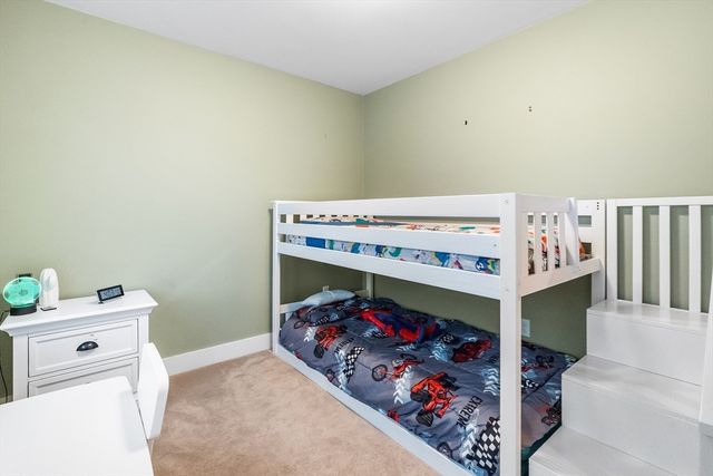 2 Oreilly Ln, Foxboro, MA 02035