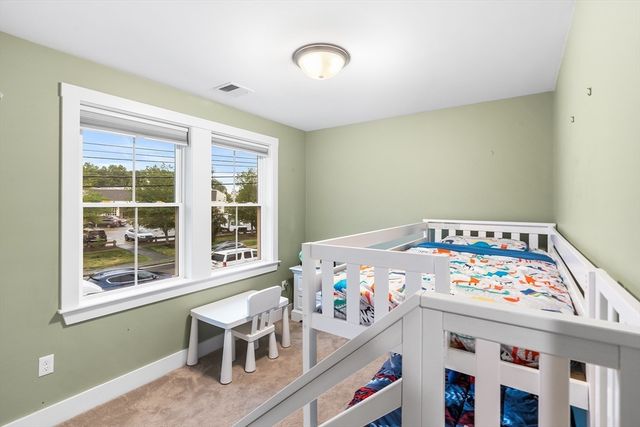 2 Oreilly Ln, Foxboro, MA 02035