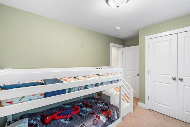 2 Oreilly Ln, Foxboro, MA 02035
