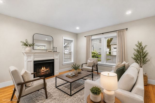 2 Oreilly Ln, Foxboro, MA 02035