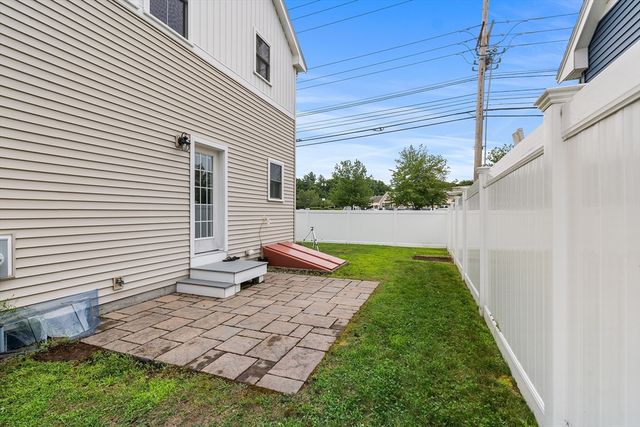 2 Oreilly Ln, Foxboro, MA 02035